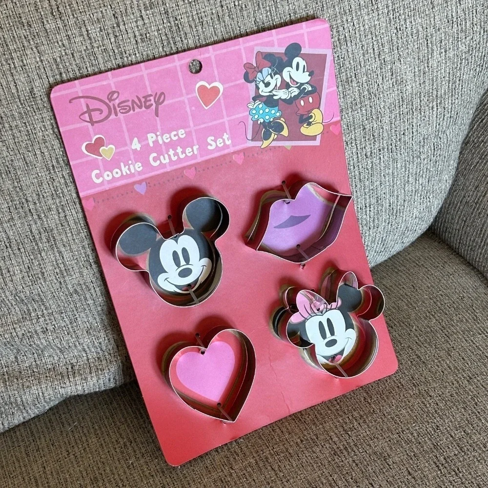 Disney Mickey & Minnie Mouse Cookie Cutters 4-Piece Set Valentine's‎ Day NEW